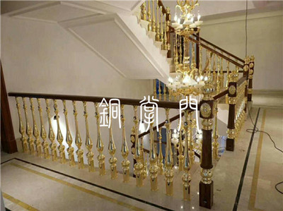 銅欄杆，第一眼便已經喜歡上了！